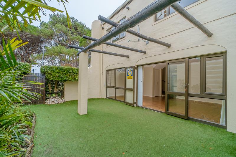 To Let 3 Bedroom Property for Rent in Meadowridge Western Cape